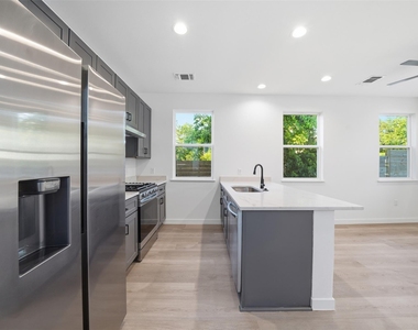 2212 Yellow Jacket Ln - Photo Thumbnail 7