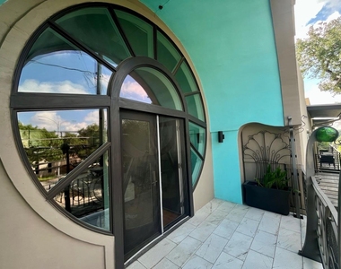 206 E Live Oak St - Photo Thumbnail 3