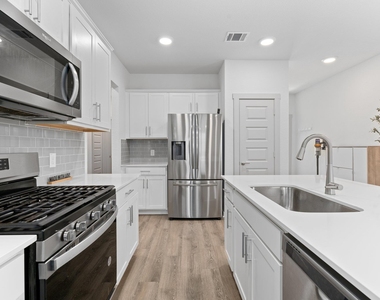 121 New Hampton Way - Photo Thumbnail 8