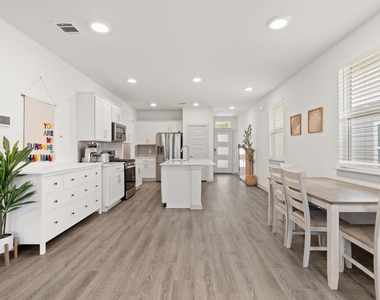 121 New Hampton Way - Photo Thumbnail 3