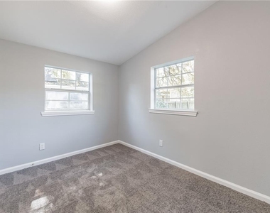 1002 S 2nd St - Photo Thumbnail 4