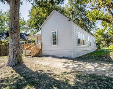 1002 S 2nd St - Photo Thumbnail 1