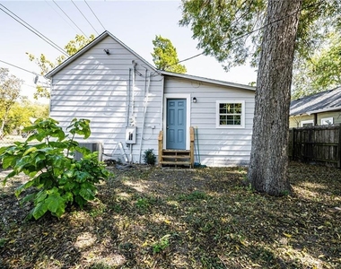 1002 S 2nd St - Photo Thumbnail 2