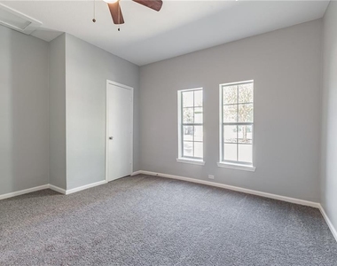 1002 S 2nd St - Photo Thumbnail 6