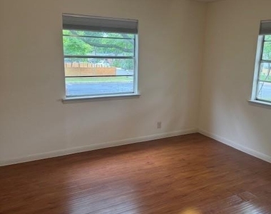 1212 Taulbee Ln - Photo Thumbnail 9
