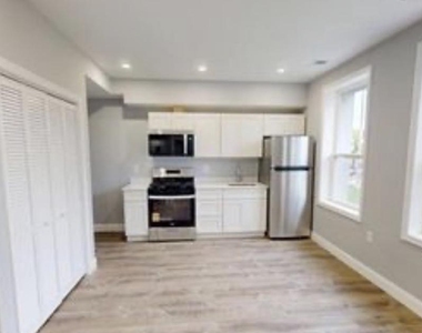 3228 Hiatt Place Nw - Photo Thumbnail 2