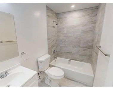 3228 Hiatt Place Nw - Photo Thumbnail 8