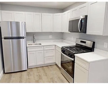3228 Hiatt Place Nw - Photo Thumbnail 3