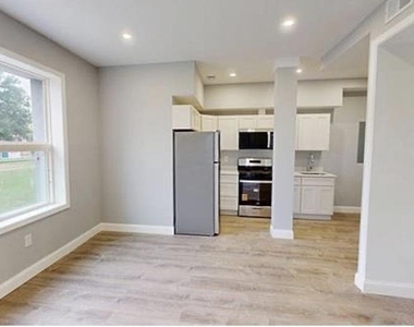 3228 Hiatt Place Nw - Photo Thumbnail 1