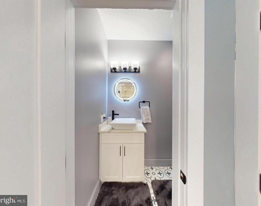 927 Kennedy Street Nw - Photo Thumbnail 6