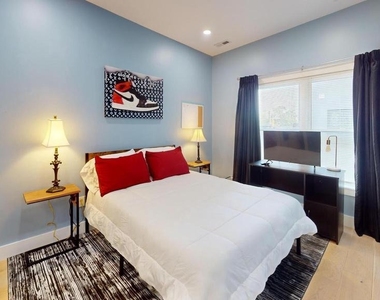 927 Kennedy Street Nw - Photo Thumbnail 2