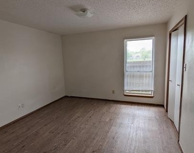 2800 Bull Run - Photo Thumbnail 6