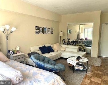 1711 Massachusetts Avenue Nw - Photo Thumbnail 4