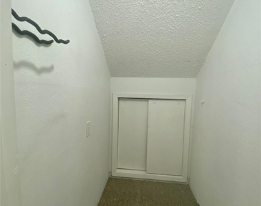 1609 W 11th St - Photo Thumbnail 9