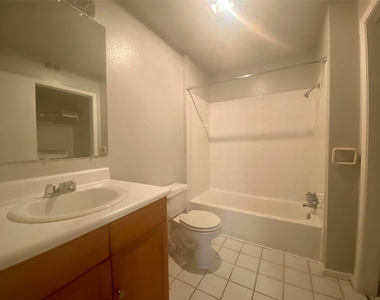 1609 W 11th St - Photo Thumbnail 3