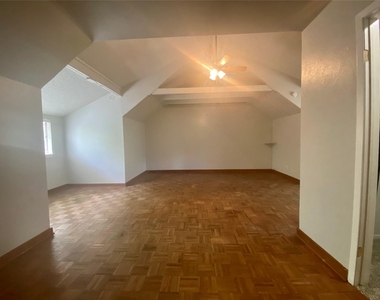 1609 W 11th St - Photo Thumbnail 4