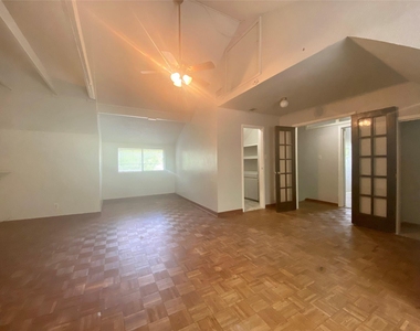 1609 W 11th St - Photo Thumbnail 12