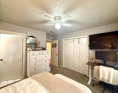 1609 W 11th St - Photo Thumbnail 22