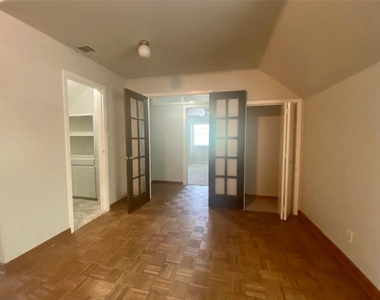 1609 W 11th St - Photo Thumbnail 8