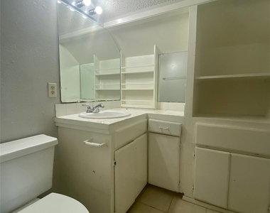1609 W 11th St - Photo Thumbnail 10