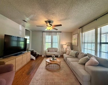 1609 W 11th St - Photo Thumbnail 27