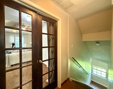 1609 W 11th St - Photo Thumbnail 33