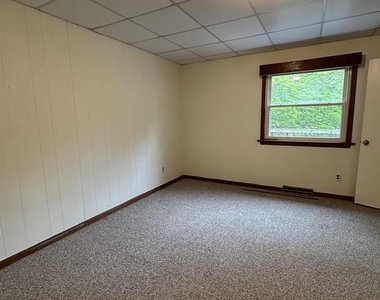 1127 Round Hill Dr - Photo Thumbnail 9