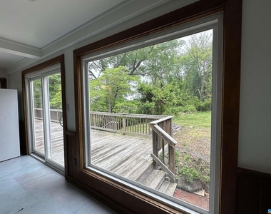 1127 Round Hill Dr - Photo Thumbnail 11