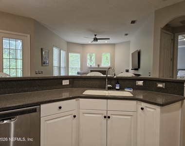 169 W Village Drive - Photo Thumbnail 6