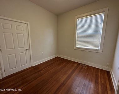 1824 Perry Place - Photo Thumbnail 12
