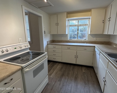 1824 Perry Place - Photo Thumbnail 7