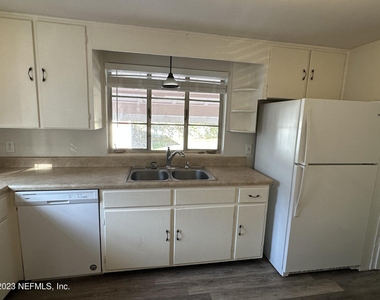 1824 Perry Place - Photo Thumbnail 6