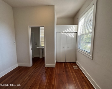1824 Perry Place - Photo Thumbnail 10