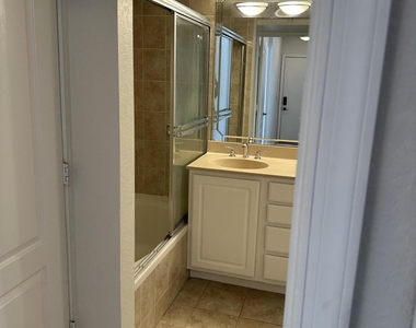 204 Laguna Villas Boulevard - Photo Thumbnail 9