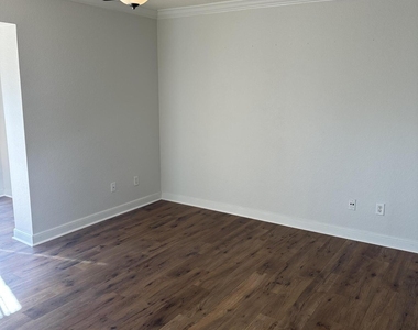 204 Laguna Villas Boulevard - Photo Thumbnail 2