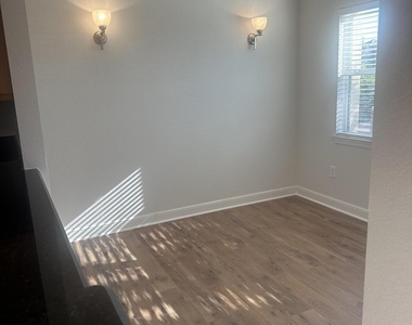 204 Laguna Villas Boulevard - Photo Thumbnail 7