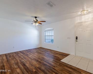 1630 Vineland Circle - Photo Thumbnail 3