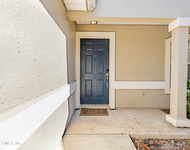 1630 Vineland Circle - Photo Thumbnail 1