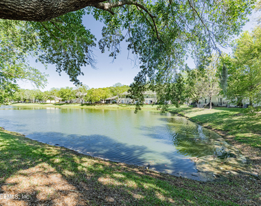 1630 Vineland Circle - Photo Thumbnail 2