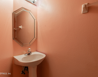 1630 Vineland Circle - Photo Thumbnail 10