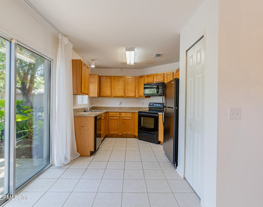 1630 Vineland Circle - Photo Thumbnail 13