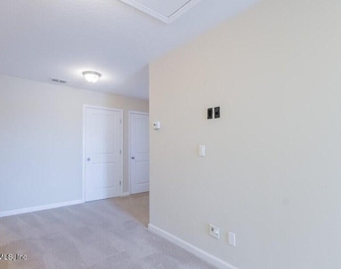 3115 Chestnut Ridge Way - Photo Thumbnail 16