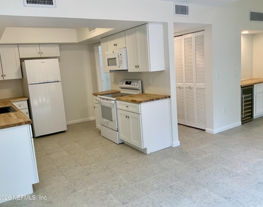 9787 Sawgrass Drive E - Photo Thumbnail 3