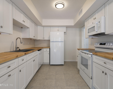 9787 Sawgrass Drive E - Photo Thumbnail 5