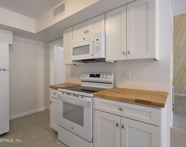 9787 Sawgrass Drive E - Photo Thumbnail 7