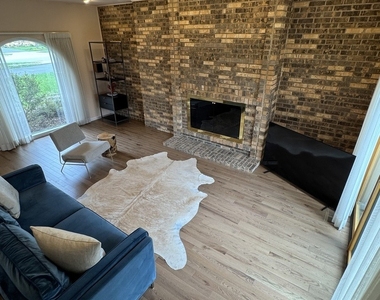 1119 Deerfield Road - Photo Thumbnail 3
