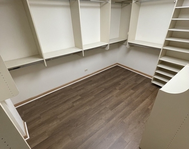 1119 Deerfield Road - Photo Thumbnail 16