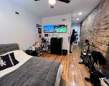 2129 N Southport Avenue - Photo Thumbnail 6