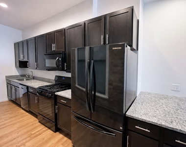 2129 N Southport Avenue - Photo Thumbnail 3