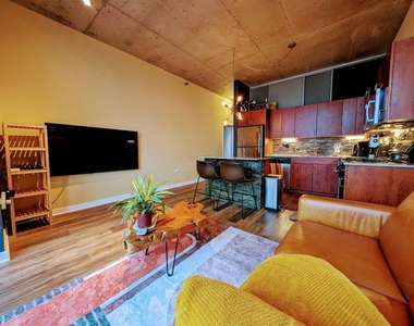 235 W Van Buren Street - Photo Thumbnail 2